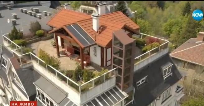 България На покрив в Лозенец: Постройка с асансьор, двор и