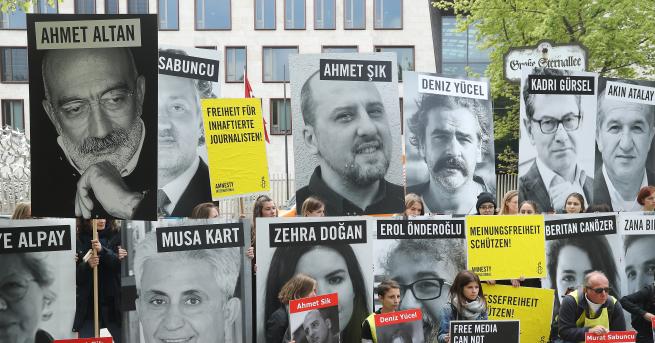 Свят Турция най големият затвор за журналистите Амнести Интернешънъл се