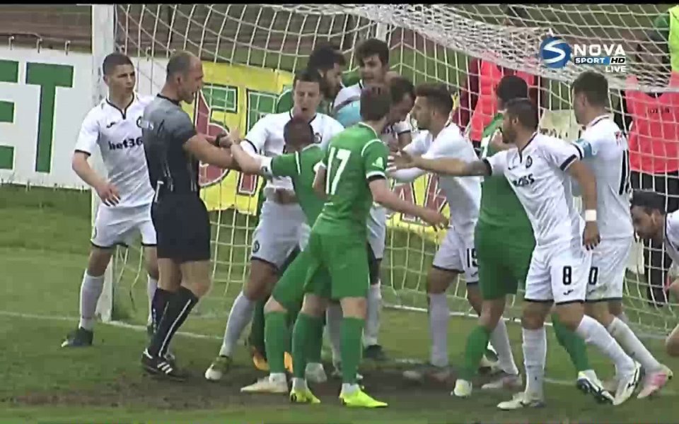 Ботев Враца и Славия продължават да играят при резултат 0:0,