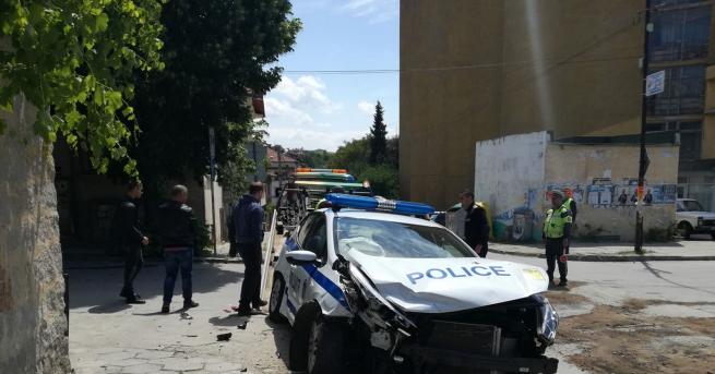 България Кола блъсна патрулка в Сандански ранени са двама полицаи