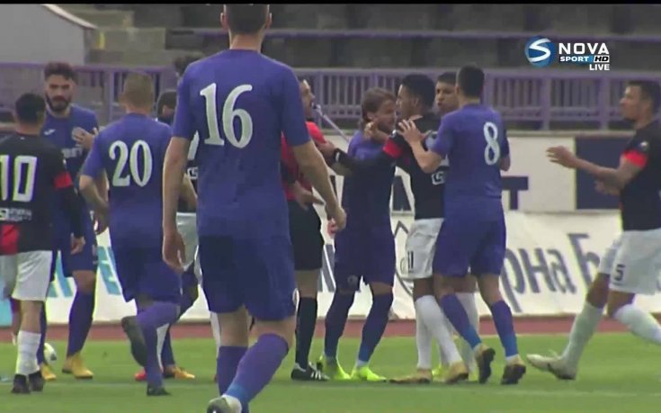 Искри прехвърчаха на стадион 