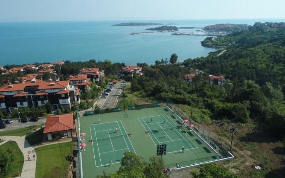 Четирима български тенисисти - по двама при юношите и при