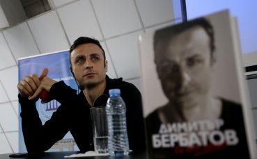 Българската звезда Димитър Бербатов загатна че започва работа по нов