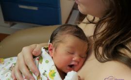  Кенгуру-грижата - избавителната прегръдка за недоносените бебета 