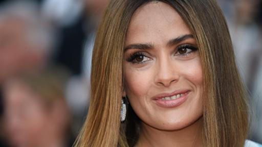  Салма Хайек преди 53-тия си рожден ден по бански 