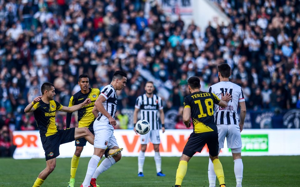 Чакането приключи - след броени минути ще стартира мечтаният финал