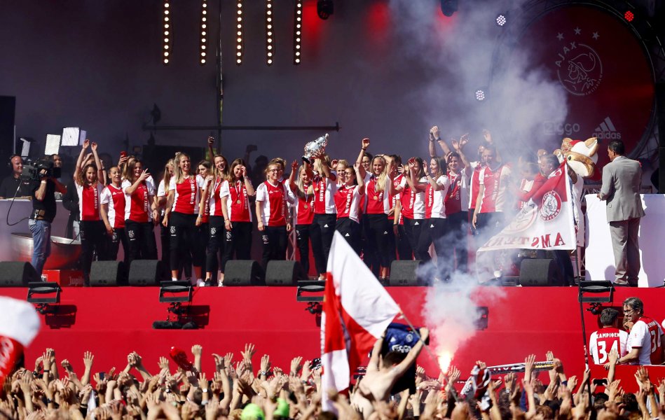 Аякс шампионска титла радост купон Амстердам 2019 май1