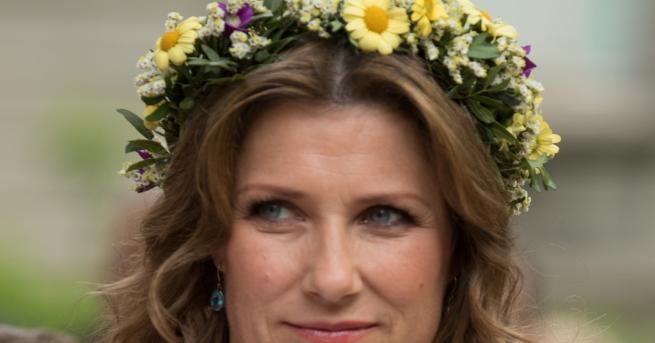 Свят Смут в норвежкия кралски двор в кого е влюбена