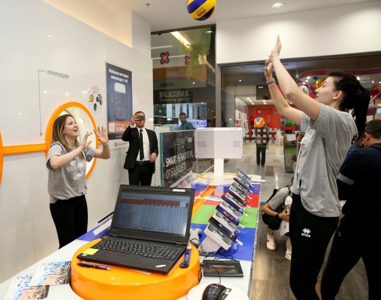 Националките по волейбол зарадваха фенове в Русе със снимки и1