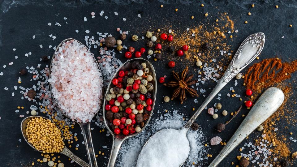 Как е най-добре да използваме различните видове сол в кухнята?