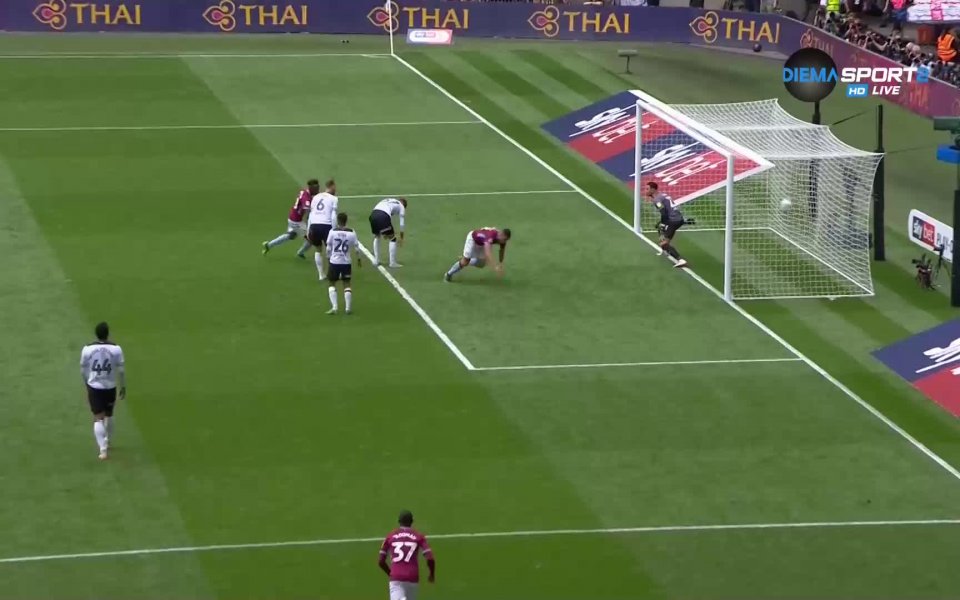 Отборът на Астън Вила води на почивката на Дарби Каунти