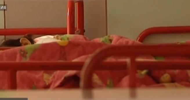 България Осиновители не искат здраво дете Те се притесняват че