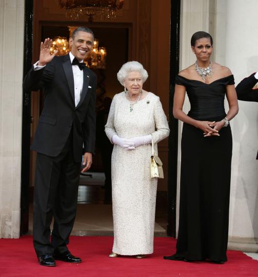 <p><strong>Мишел и Барак Обама</strong></p>

<p>Двойката е поддръжник на игрите &bdquo;Инвиктус&ldquo;, организирани от Хари, около които се сближават с принца. А кое дете не би било щастливо да има първата чернокожа двойка в Белия дом за свои кръстници (особено ако носиш същия произход)?</p>