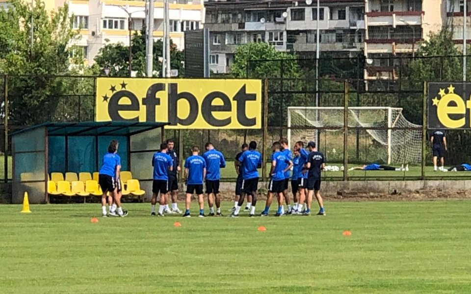 Отборът на Левски стартира подготовка с 12 играчи. Това са