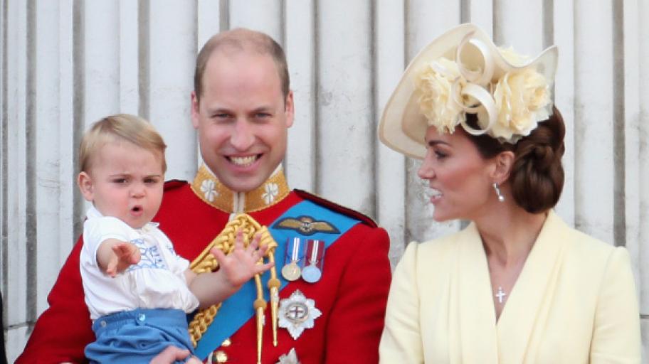 Двойник на мама: принц Луи изглежда точно като Кейт Мидълтън като бебе