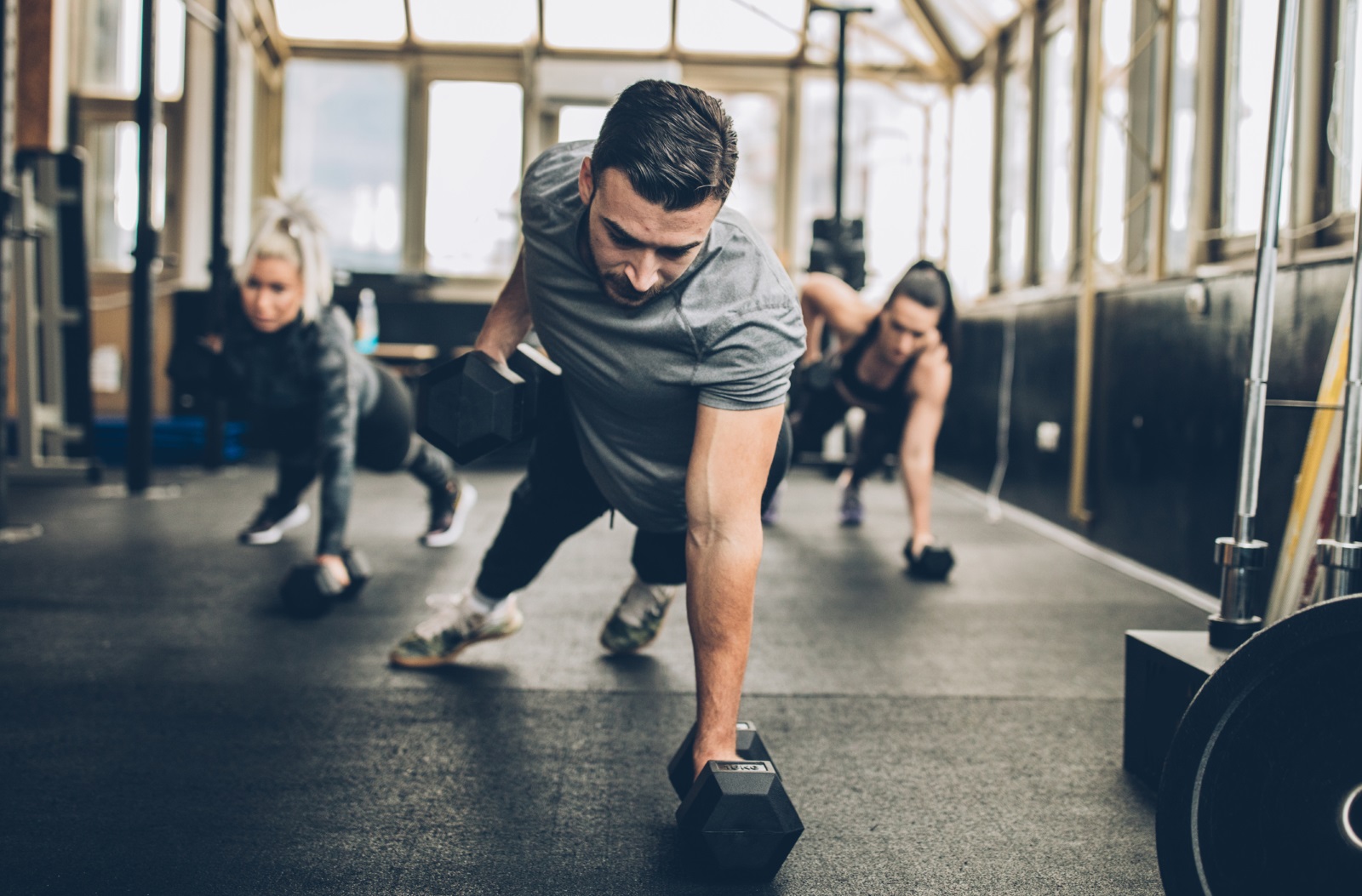 Тренировка с тежести<br />
Чудесен начин да поддържате силна мускулатура и бърз метаболизъм. 