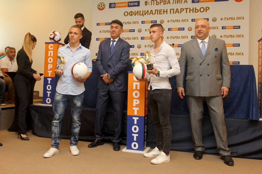 Официални топки представяне жребий Първа втора лига 2019 юни1