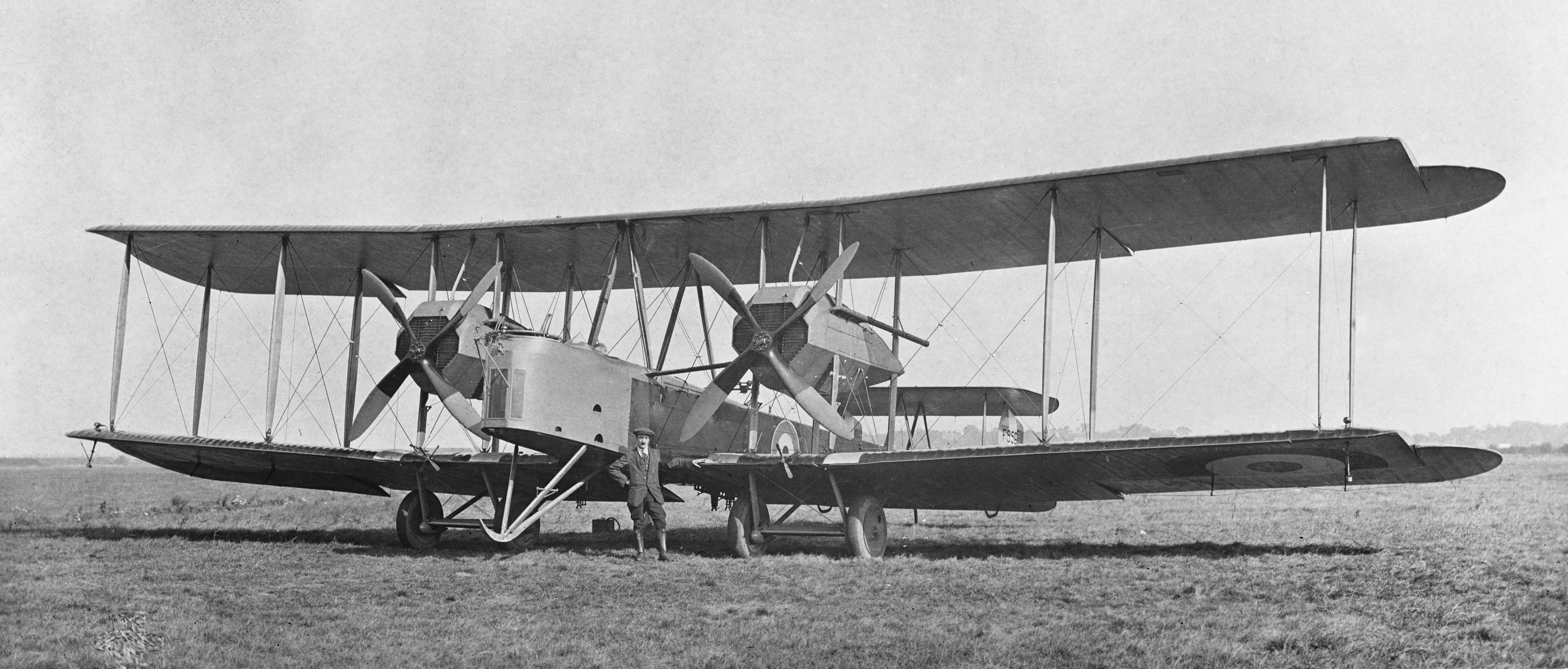 На 14 юни 1919 година английските авиатори Джон Уилям Елкок и Артър Браун излитат от канадското градче Сент Джон, Ню Фаундленд със самолет на компанията "Викерс". Те осъществяват първия полет над Атлантическия океан без междинно кацане. След един ден във въздуха те се приземяват в Ирландия на място, наречено Клифден