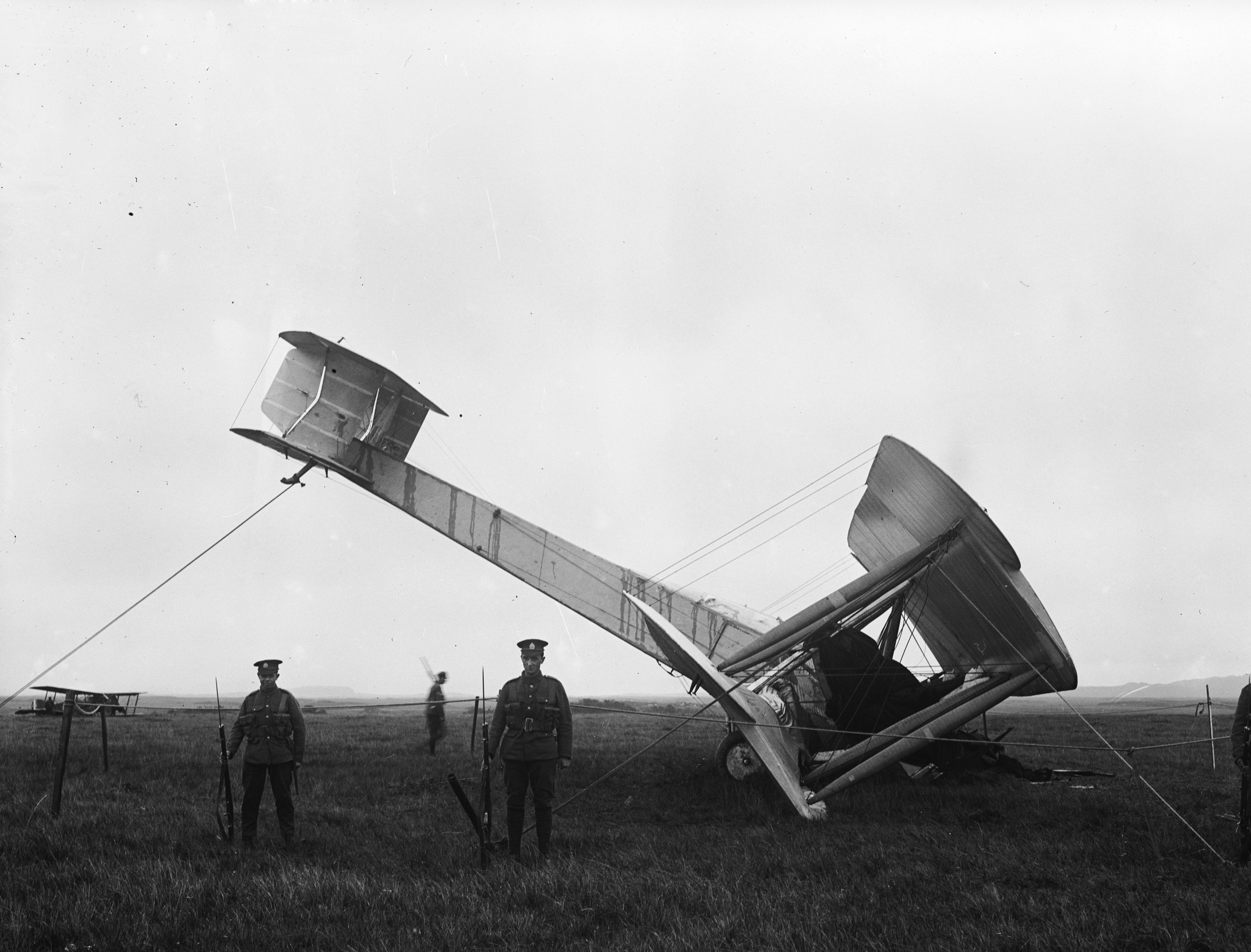 На 14 юни 1919 година английските авиатори Джон Уилям Елкок и Артър Браун излитат от канадското градче Сент Джон, Ню Фаундленд със самолет на компанията "Викерс". Те осъществяват първия полет над Атлантическия океан без междинно кацане. След един ден във въздуха те се приземяват в Ирландия на място, наречено Клифден