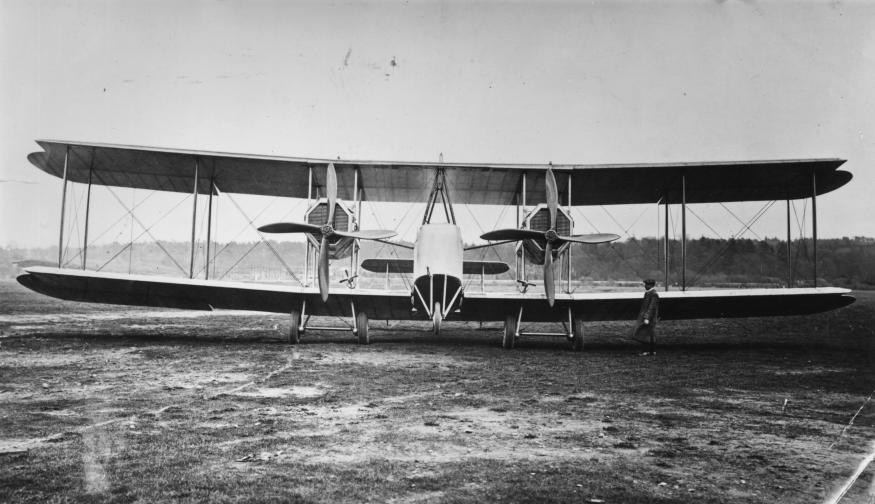  На 14 юни 1919 година британските летци Джон Уилям Елкок и Артър Браун изхвърчат от канадското градче Сент Джон, Ню Фаундленд със аероплан на компанията 