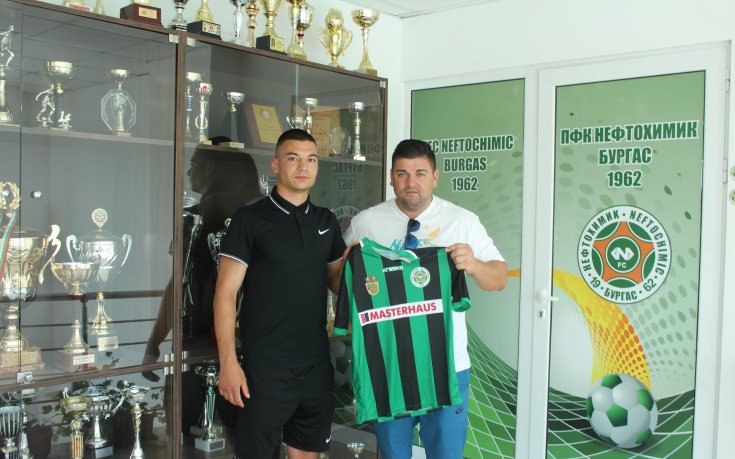 Нефтохимик привлече бивш играч на Царско село