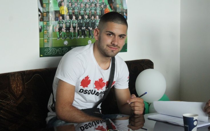 Юноша на Нефтохимик подписа професионален договор с клуба