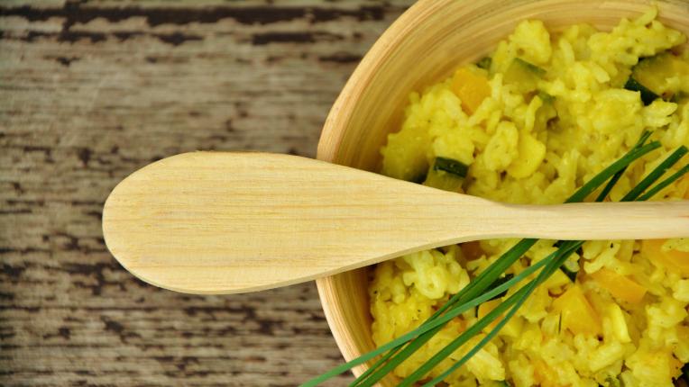  Защо би трябвало да започнете да готвите единствено с дървена лъжица 