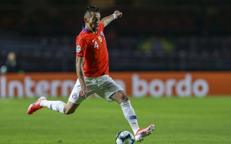 Чилиец от Фенербахче призна за преговори с Фиорентина