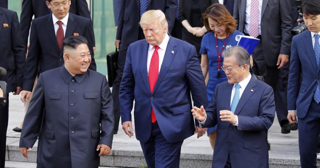 Свят Тръмп за първи път стъпи в Северна Корея Това