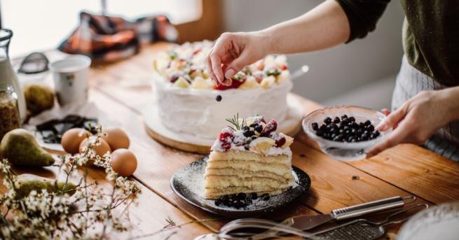 Всеки обича торта шоколадова сметанова плодова и много други Търговските вериги