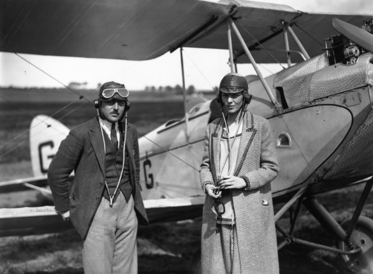 <p>20 юни 1928 г. Заедно със своя пилот: капитан А.Н. Уайт в Нортхолт, Лондон</p>