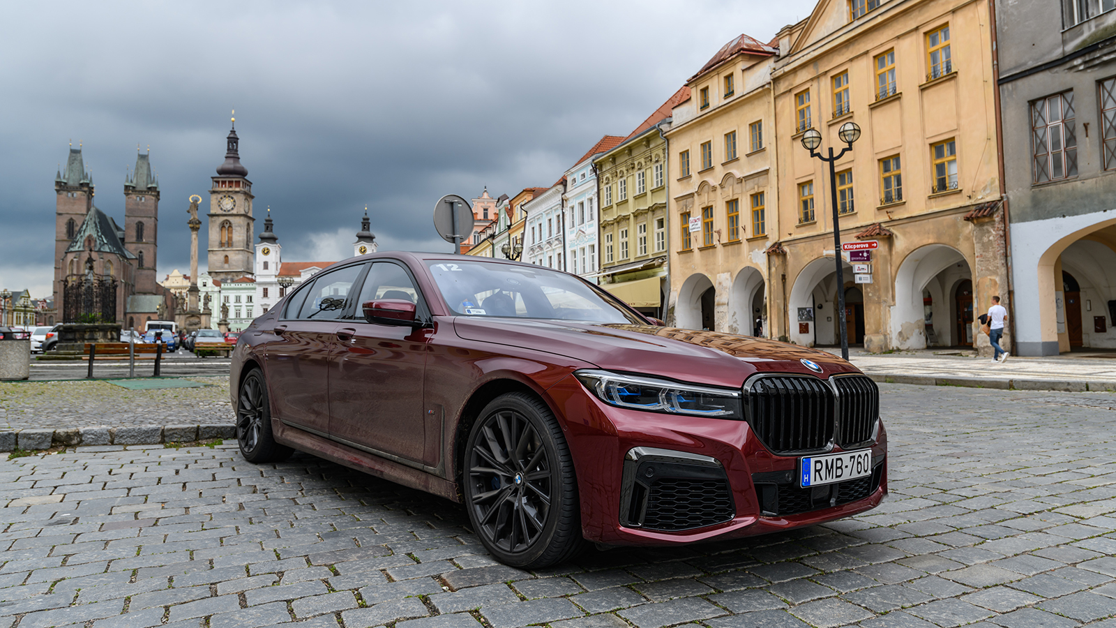 Тестваме върха в баварската гама: BMW 750i & M760Li