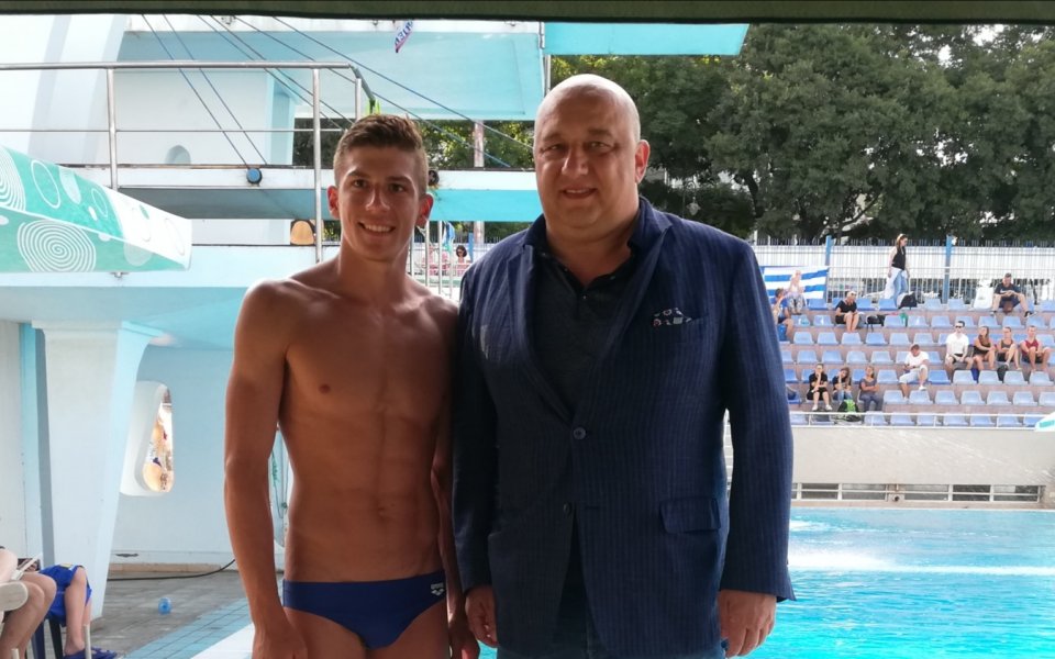 Министър Кралев откри Балканските игри по скокове във вода във Варна
