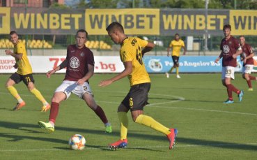Ботев Пловдив завърши 0 0 срещу втородивизионния Локомотив София на базата