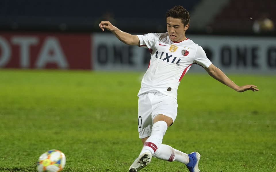 Нападателят на Кашима Антлърс Хироки Абе ще продължи кариерата си