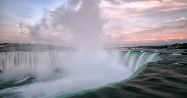 Свят Човек оцеля след падане от 57 м в Ниагарския