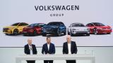  Херберт Диес (по средата), ръководител на борда на шефовете на Volkswagen AG, афишира финансовите резултати на концерна за 2018 година 