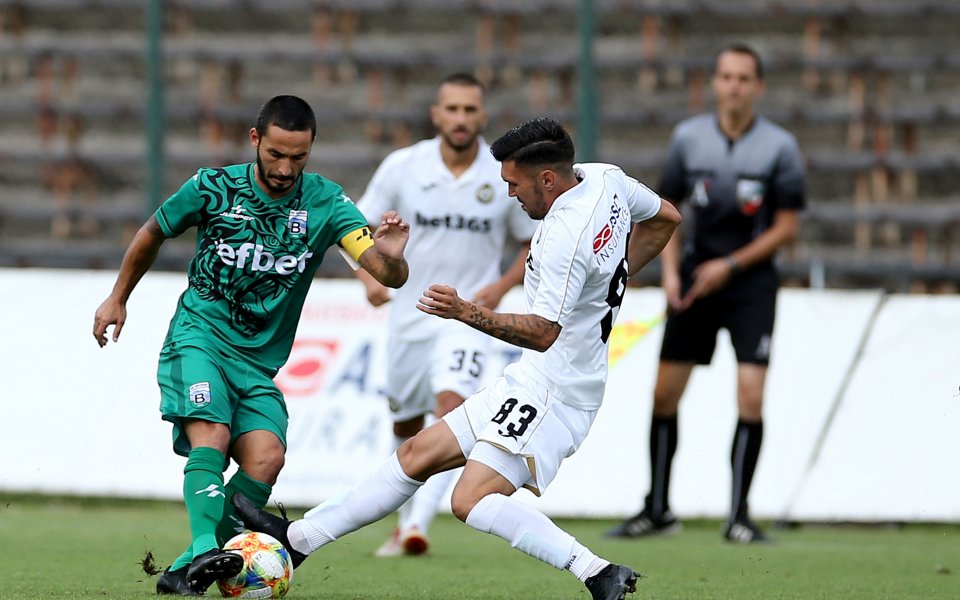 Отборите на Славия и Витоша Бистрица откриват за себе си