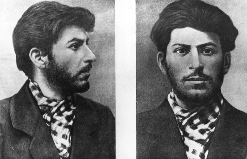 <p><b>Йосиф Сталин</b></p>

<p>Един от най-жестоките диктатори е във всички класации за най-добре изглеждащи исторически личности. Тази снимка е направена през 1902, когато Сталин е бил на 23 години, и ако не знаехме какво се крие зад дълбоките му очи, можеше да сме влюбени в него.</p>