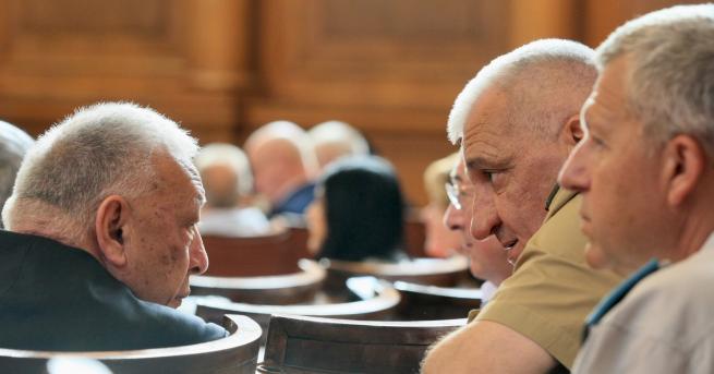 България Депутати поискаха Радев и Борисов да дойдат в НС