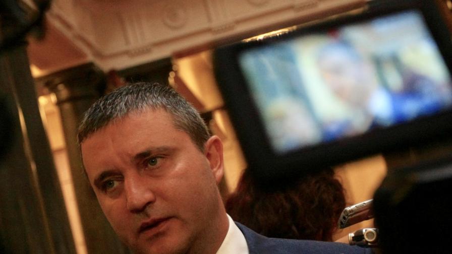  Горанов: Директорът на Национална агенция за приходите е в отпуск, надали си изкарва добре 