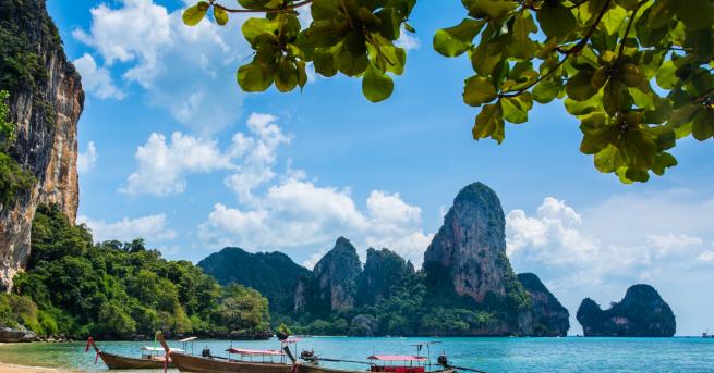 Любопитно В Тайланд глобиха туристи за голо къпане Всички задържани