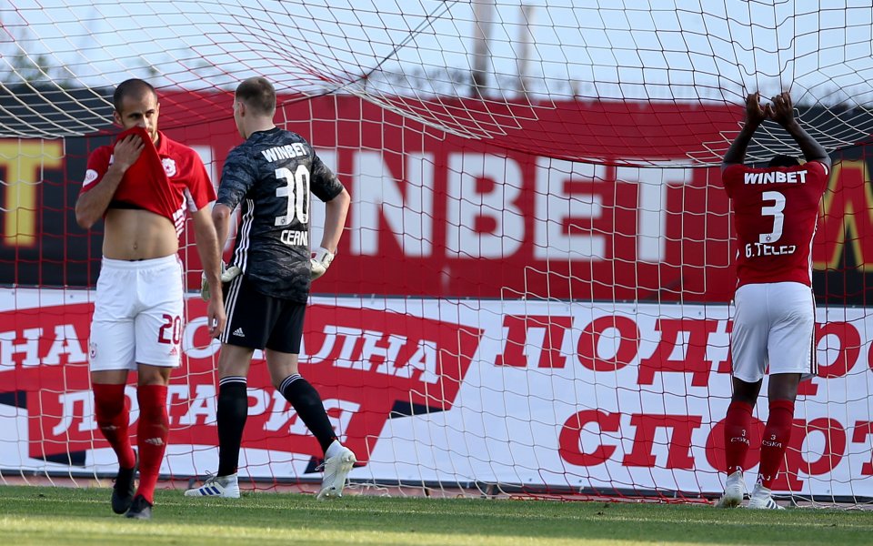 Конфузният старт на ЦСКА в сезон 2019/2020 придоби още по-мрачни