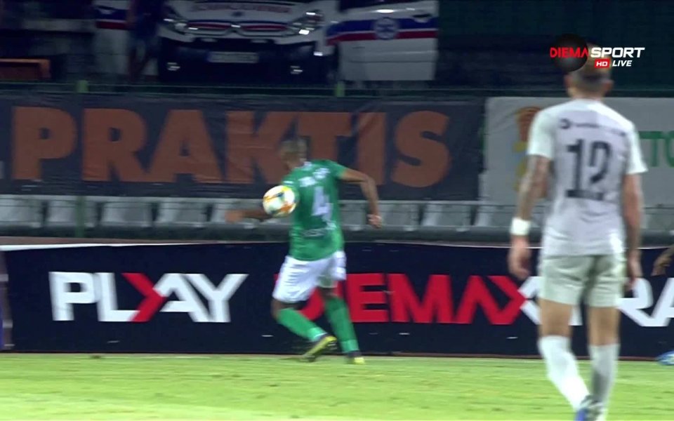 В 44-ата минута ситуацията на стадион "Берое" за Драгомир Драганов