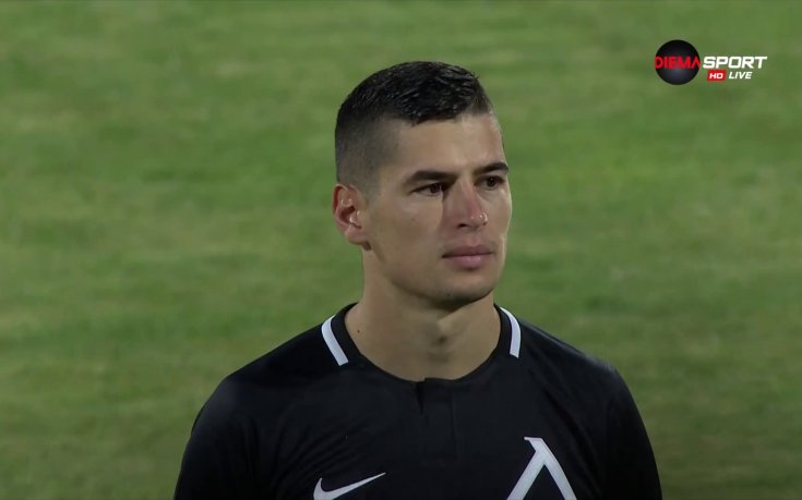 Химнът на България на фона на претъпкания 