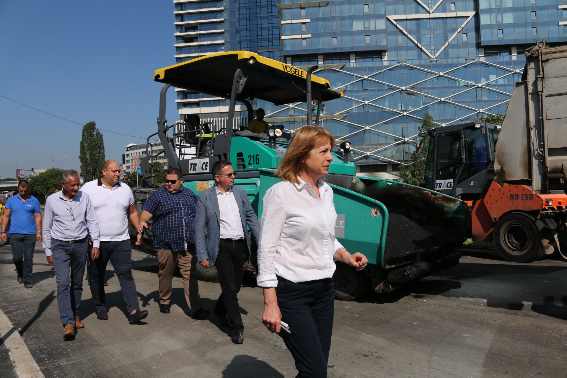 Столичният кмет, Йорданка Фандъкова, провери част от ремонта на бул. България в София