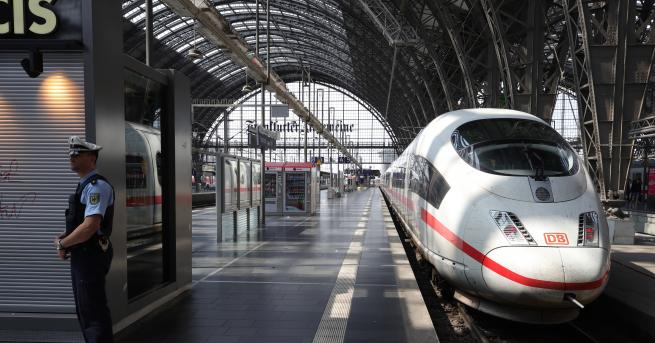 Свят Убийство на дете във Франкфурт шокира света Майка му