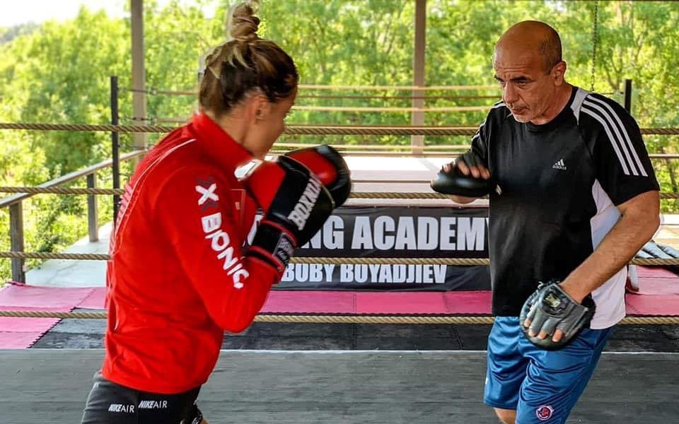 Памела Треан тренира с Боби Бояджиев за дербито с Лъвицата