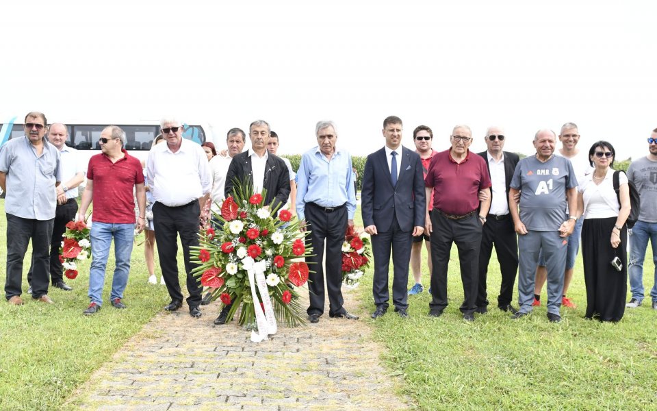 Представители на ЦСКА се преклониха пред паметта на загиналите наши