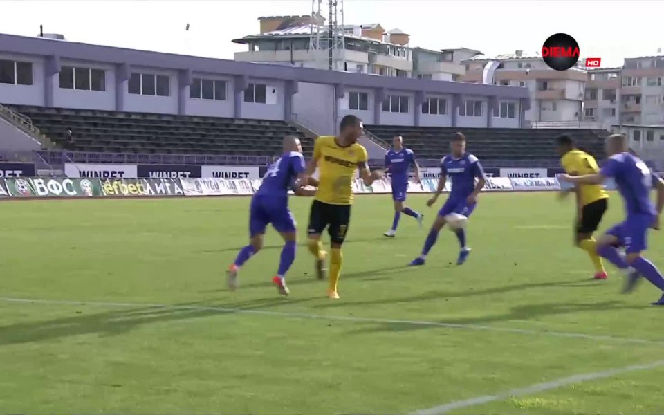 Тодор Неделв даде ранен аванс на Ботев Пловдив в гостуването